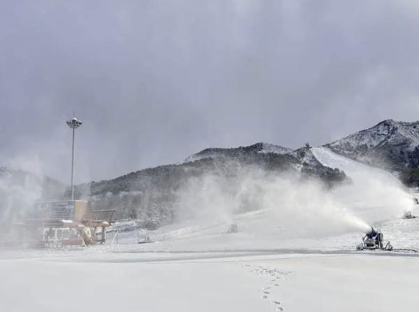 雪后忙造雪！營口何家溝滑雪場“整裝待發(fā)”